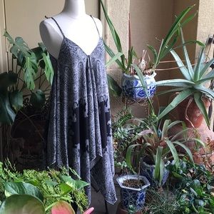 ❤️Sexy Black and White Handkerchief hem dress ❤️💕